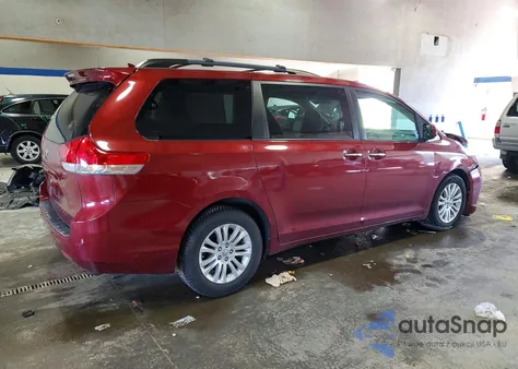 2011 Toyota Sienna Xle z USA, uszkodzony, nr VIN 5TDYK3DC2BS149173